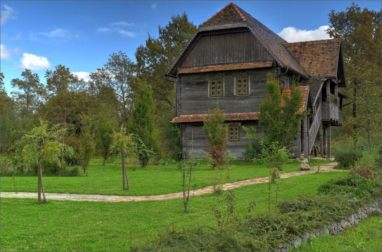 Hotel Dvorac Jurjevec Lekenik Экстерьер фото