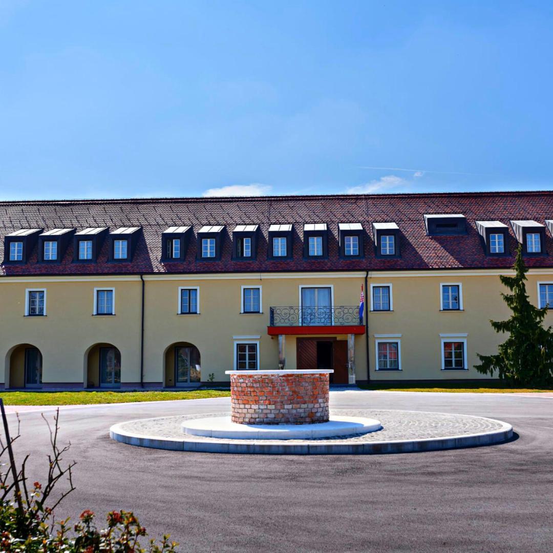 Hotel Dvorac Jurjevec Lekenik Экстерьер фото