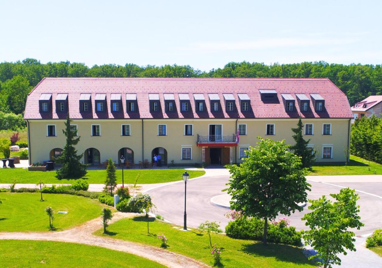 Hotel Dvorac Jurjevec Lekenik Экстерьер фото