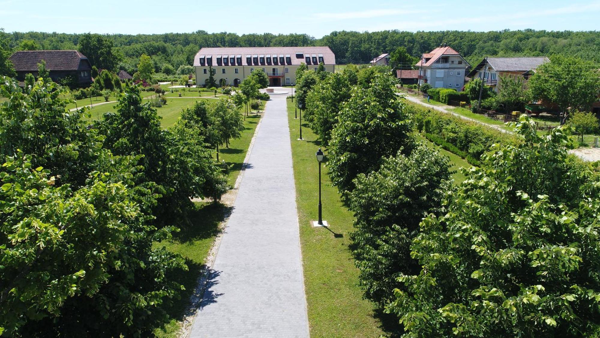 Hotel Dvorac Jurjevec Lekenik Экстерьер фото